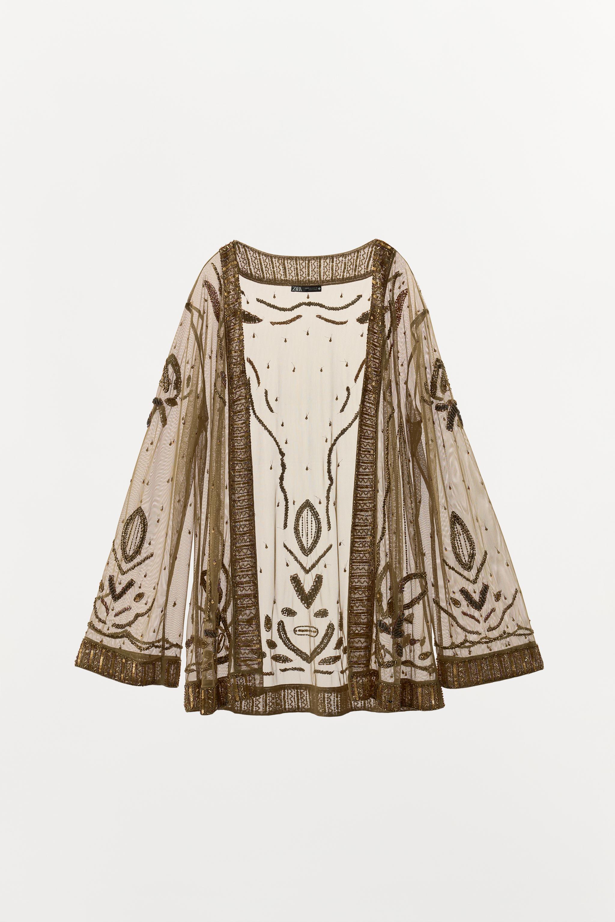 KIMONO À BRELOQUES ET PAILLETTES